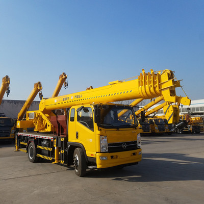 品質(zhì)專注 東風12噸液壓吊車在建筑工程中的卓越應(yīng)用